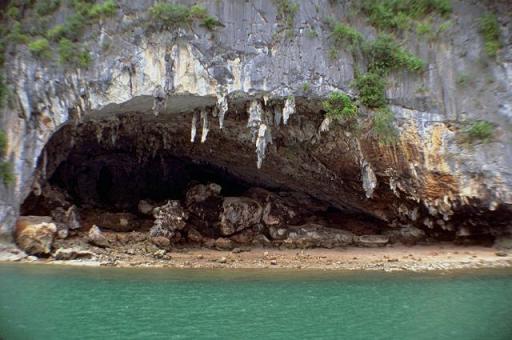 Caves of Quan'edo, near Quan'sul